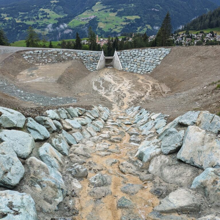 Fertigstellung Geschiebesammler Val Tgietschen, Lantsch/Lenz